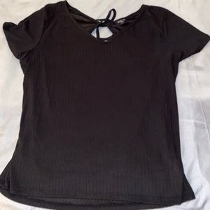 ⭐️5/$10⭐️Juniors Plus Keyhole top